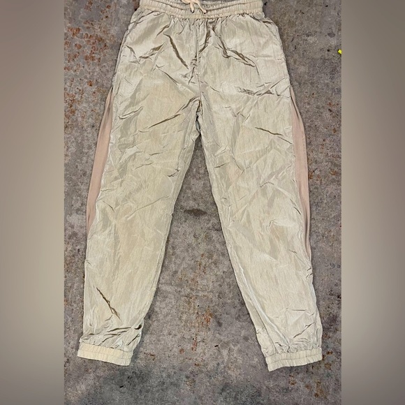 Like new shiny gold joggers size large - Picture 1 of 2